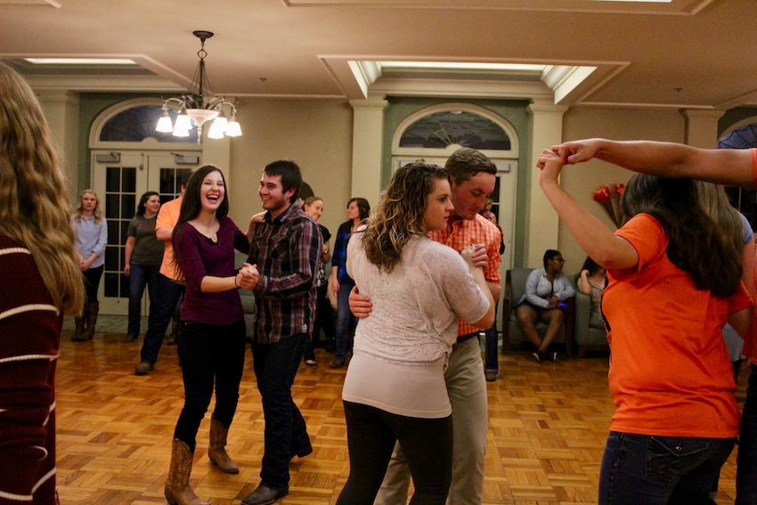 Honors College students host two-steppin' night in Stout Hall